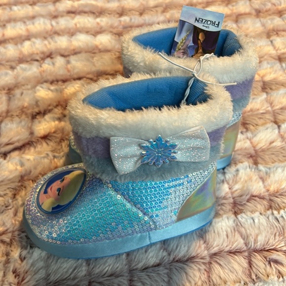 Disney Frozen slippers size 9-10 - Picture 4 of 5